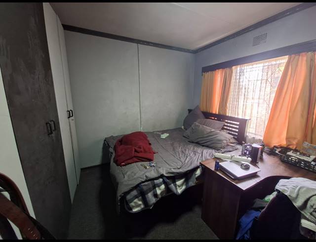 4 BEDROOM FREEHOLD FOR SALE IN VAN DYK PARK